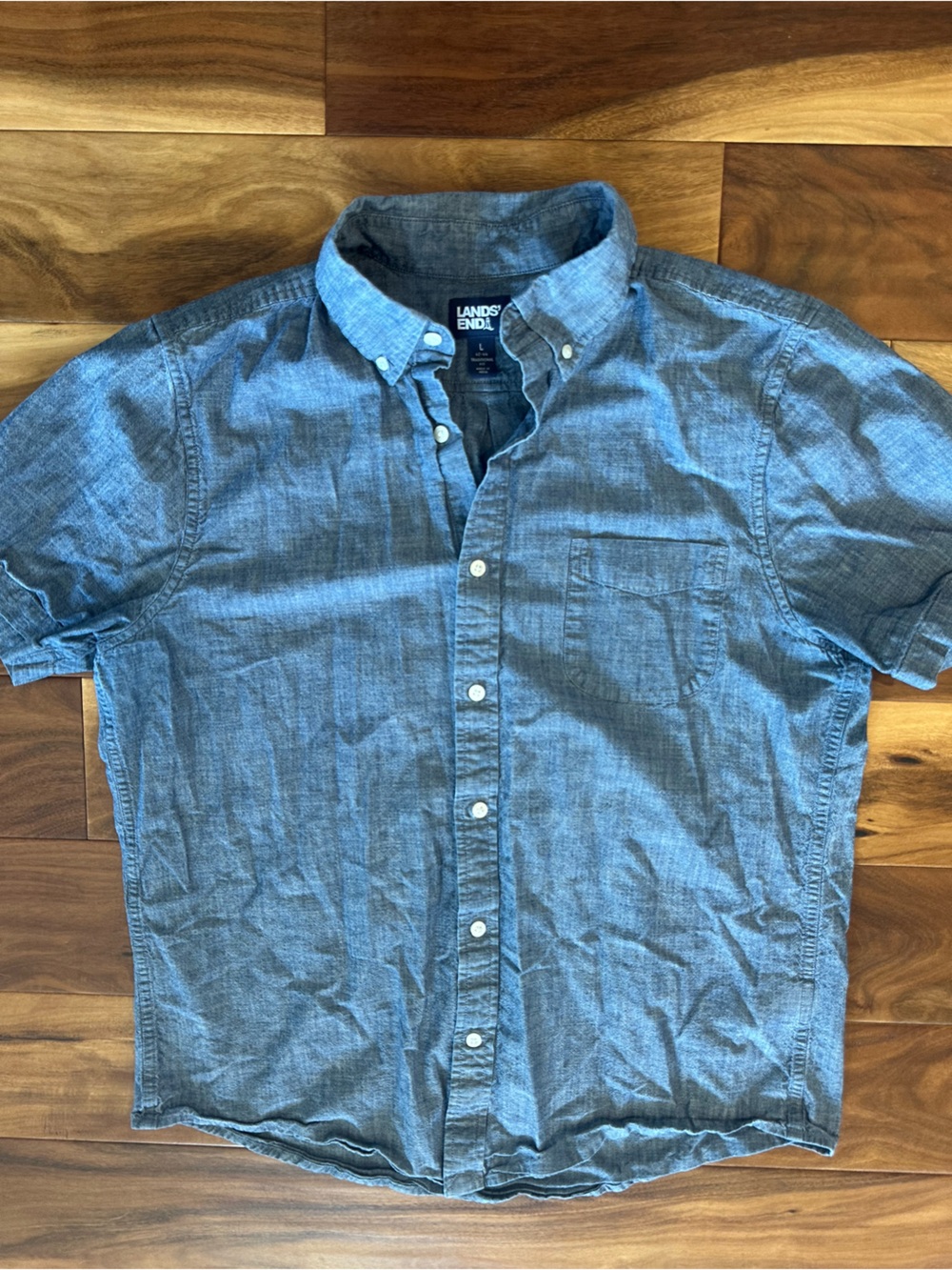 Lands' End Short-Sleeve Chambray Button-Down Shirt size Large - Picture 2 of 4